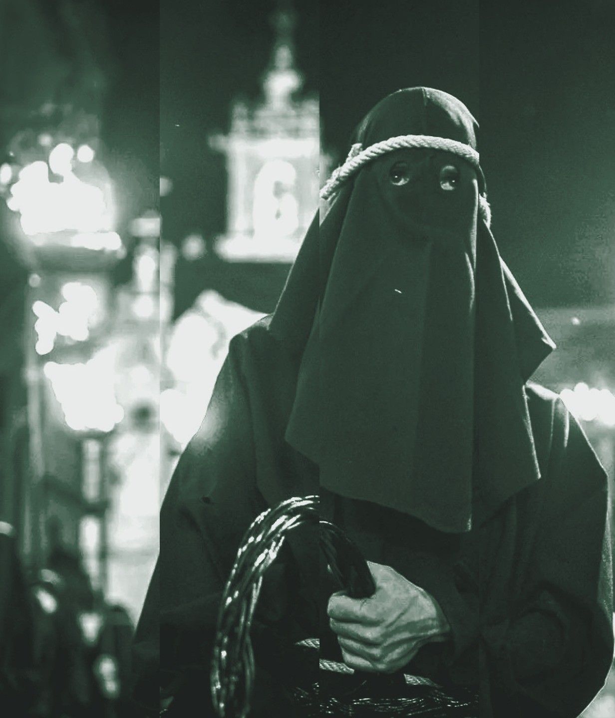 Farricoco numa procissão da Semana Santa de Braga, à luz das tochas